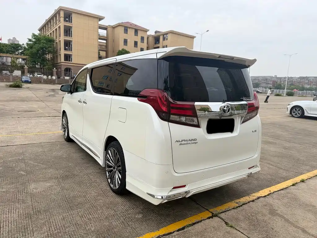 Toyota Alphard 2017 — фото 12