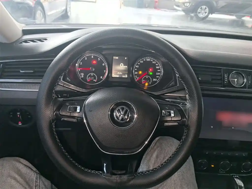 Volkswagen Passat 2017 — фото 10