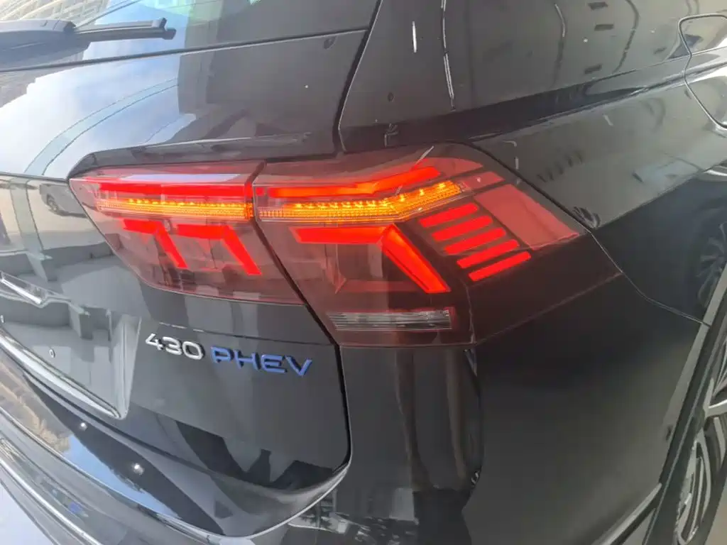 Volkswagen Tiguan L Plug-In Hybrid 2023 — фото 24