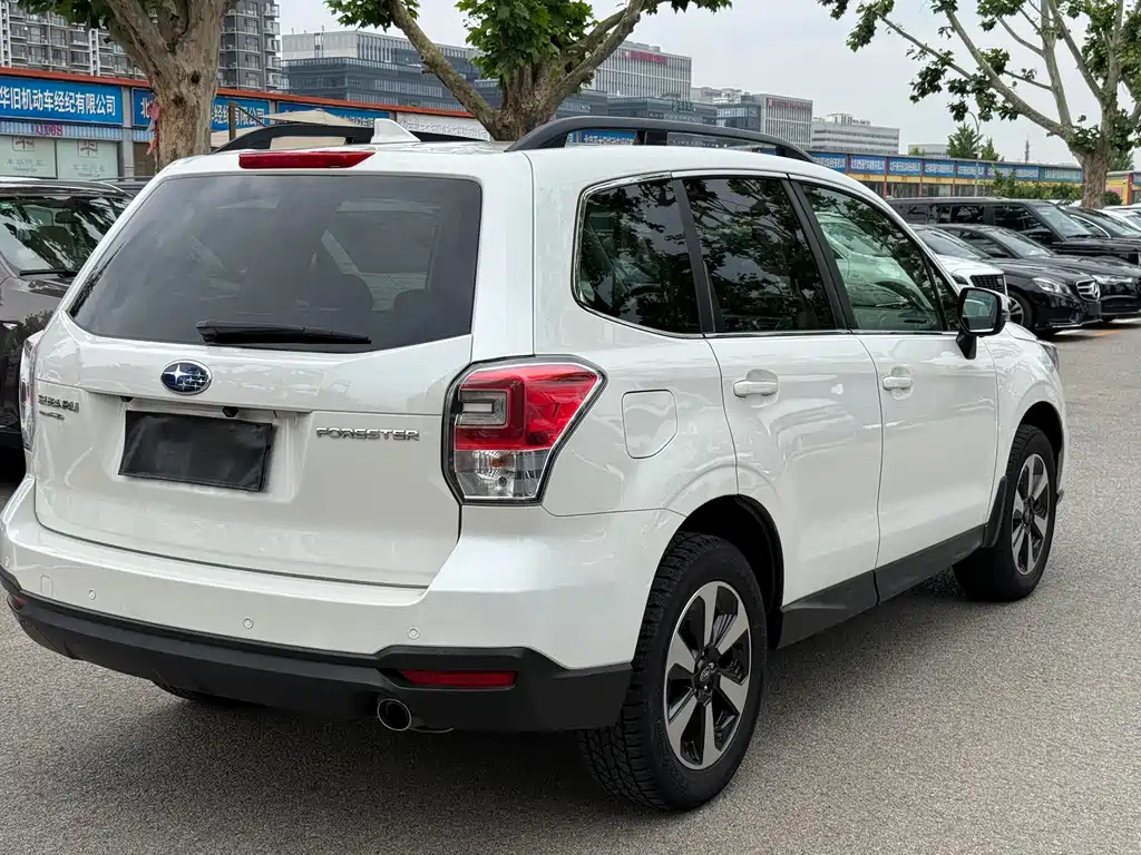 Subaru Forester 2017 — фото 12