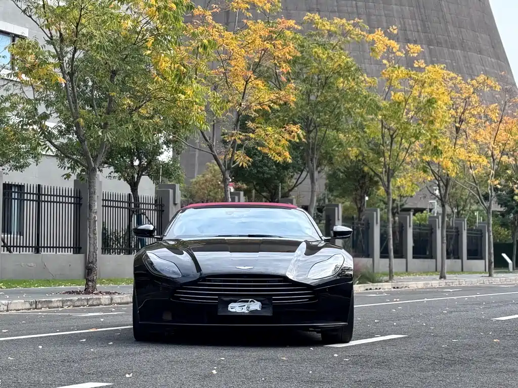 Aston Martin DB11 2019 — фото 2