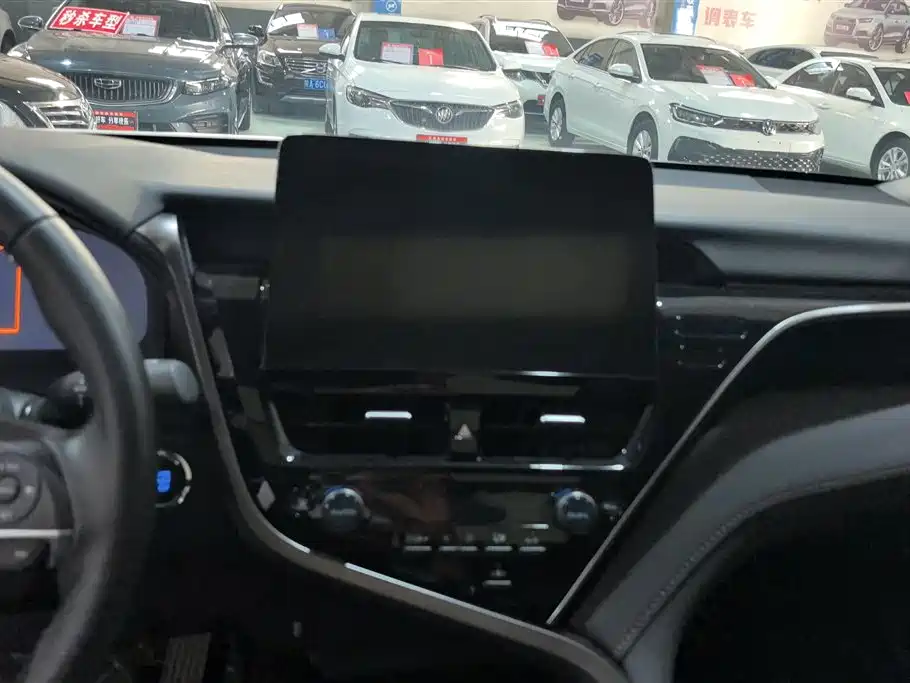 Toyota Camry 2023 — фото 13