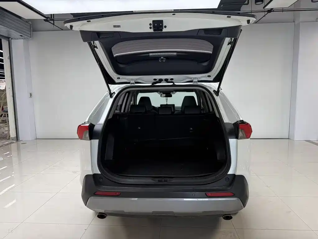 Toyota RAV4 2021 — фото 13