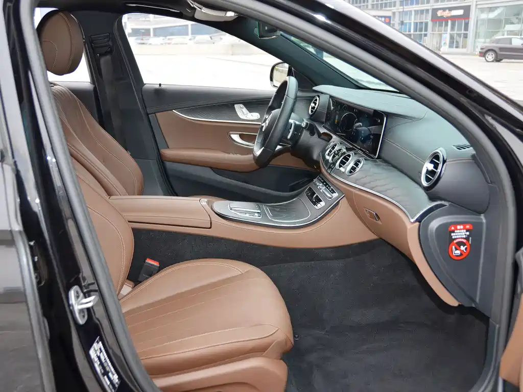 Mercedes-Benz E-Class 2021 — фото 15