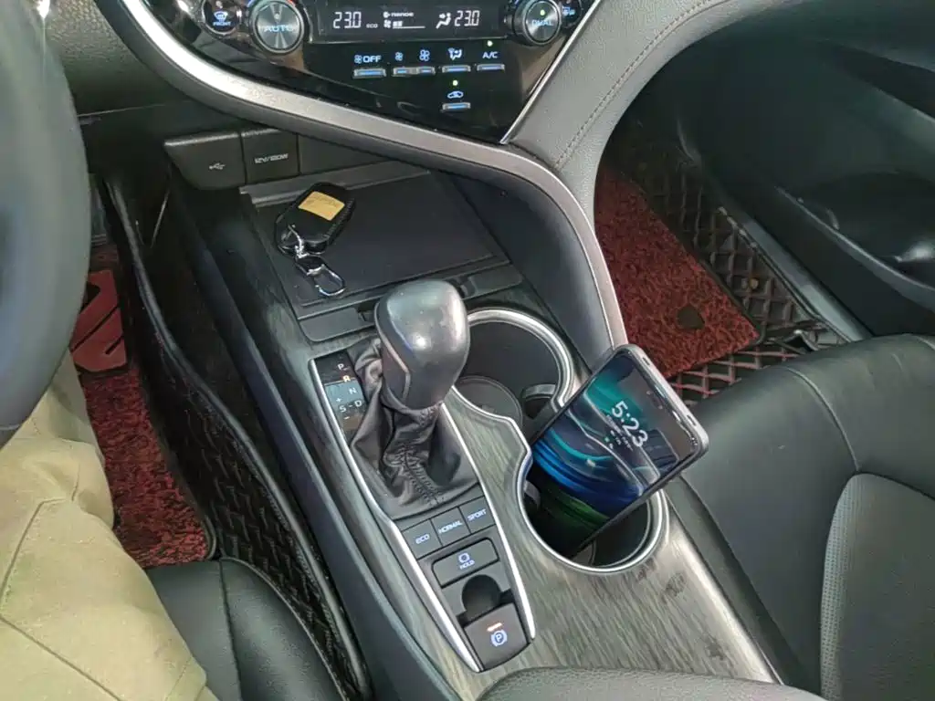 Toyota Camry 2021 — фото 14