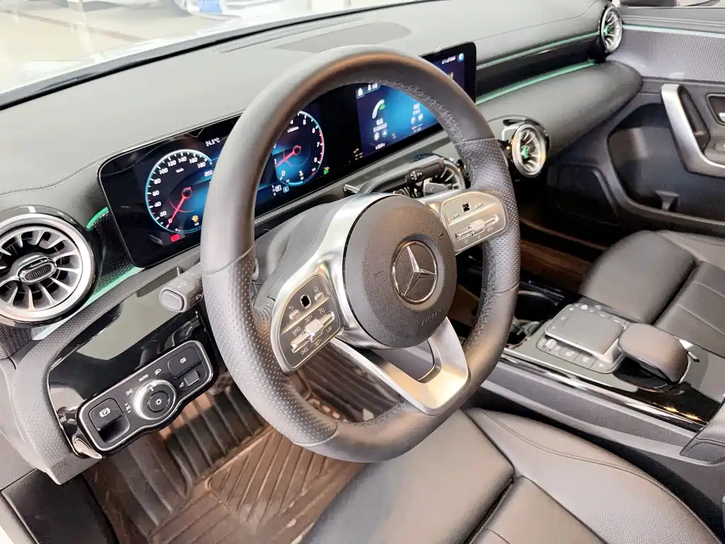 Mercedes-Benz A-Class 2022 — фото 7