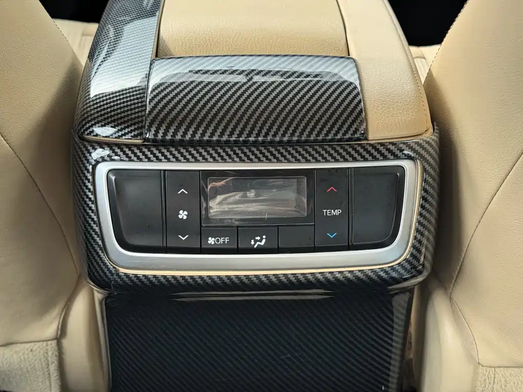 Toyota Highlander 2020 — фото 13
