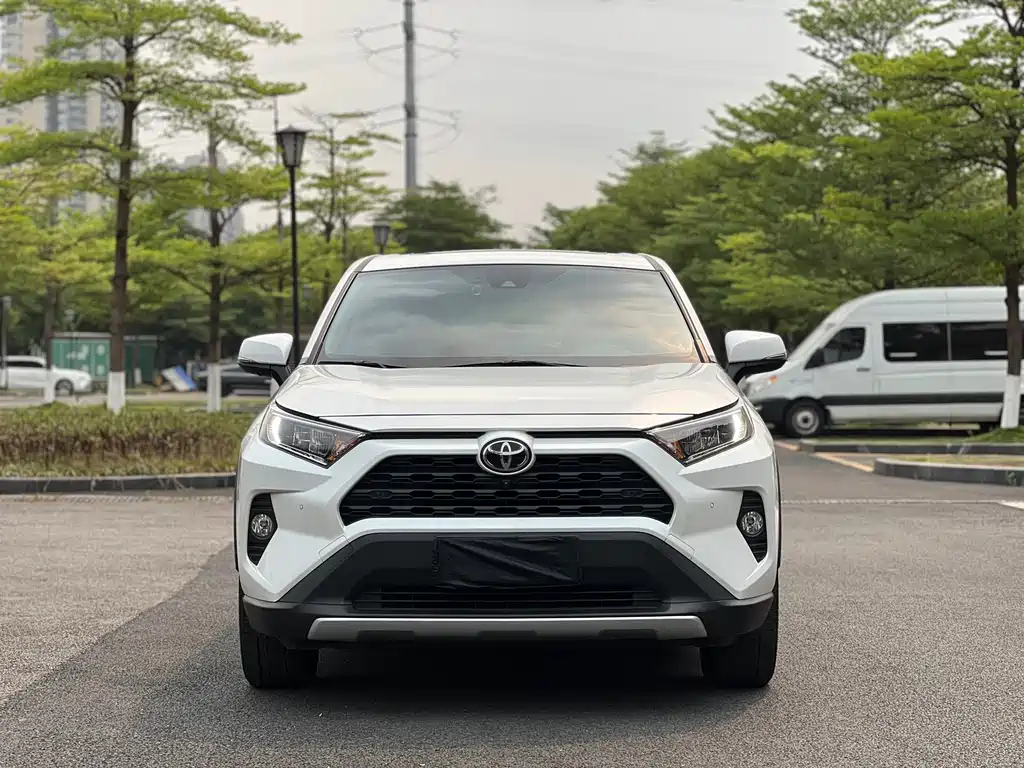 Toyota RAV4 2022 — фото 2