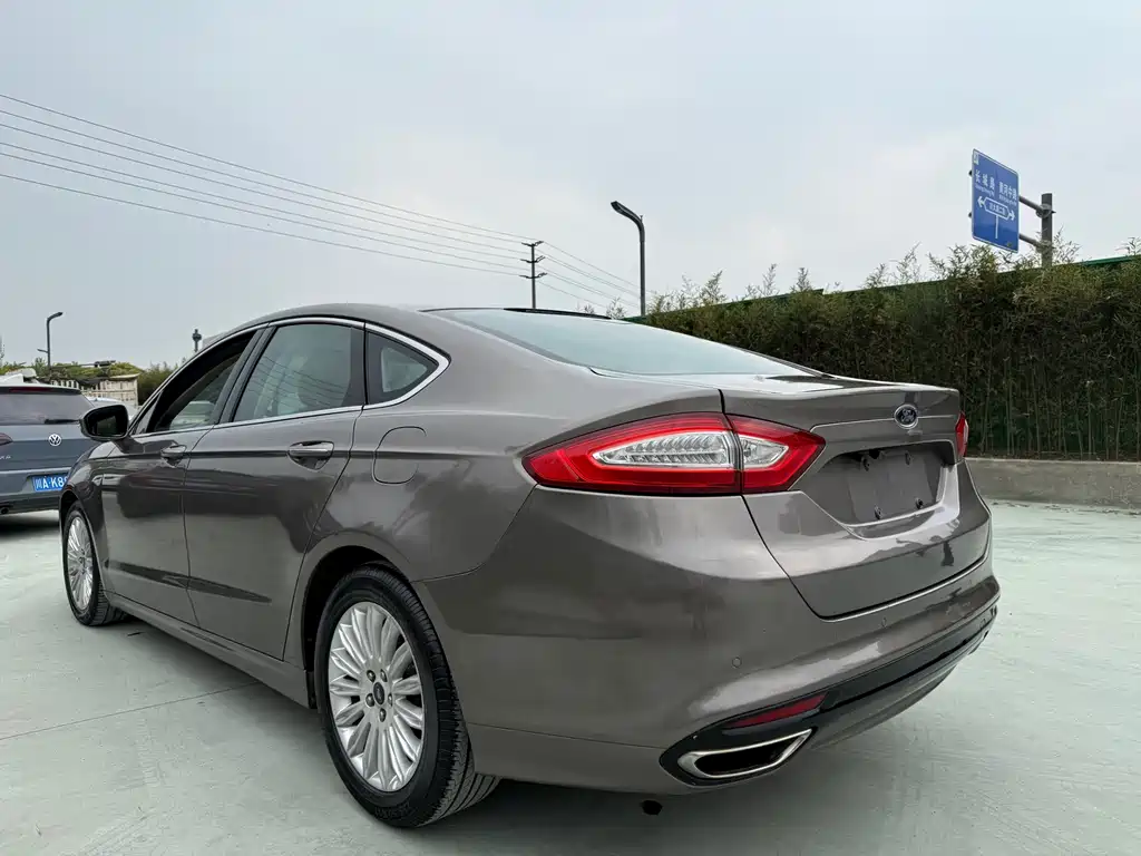 Ford Mondeo 2015 — фото 24