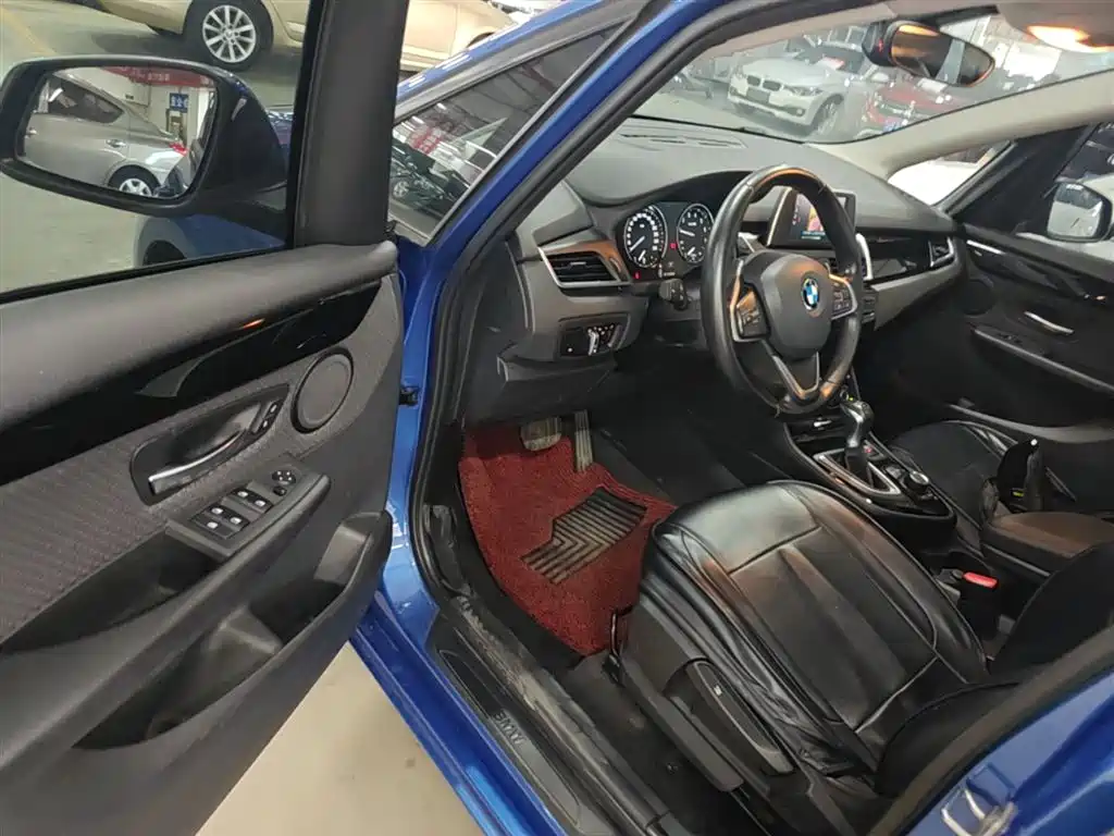 BMW 2 Series Active Tourer 2019 — фото 12