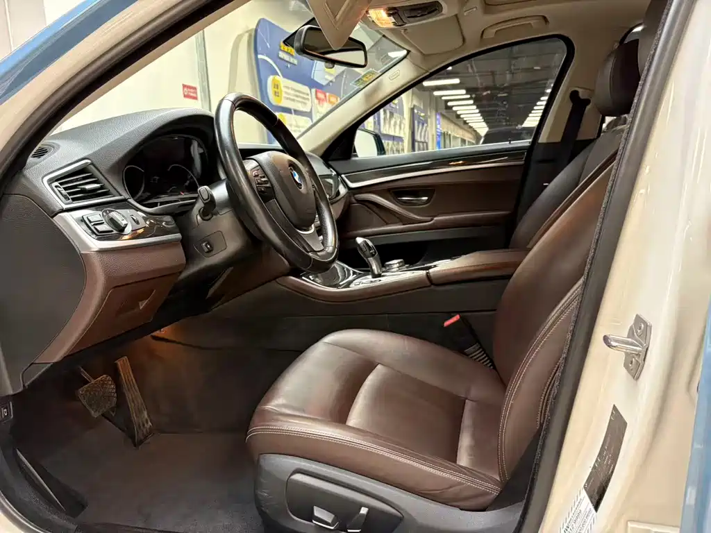BMW 5 Series 2015 — фото 17