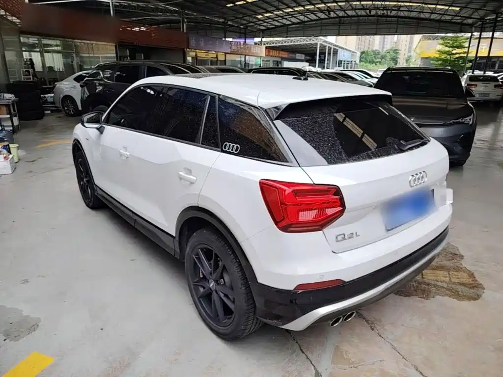 Audi Q2L 2021 — фото 23