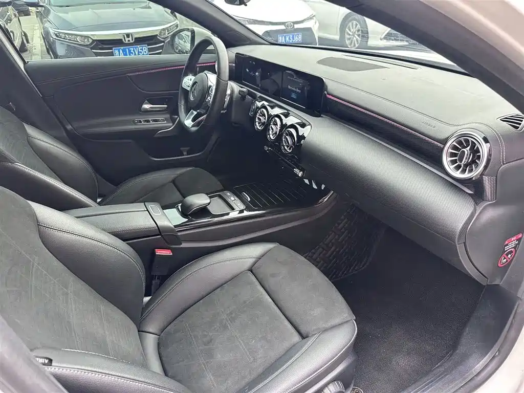 Mercedes-Benz A-Class 2019 — фото 6