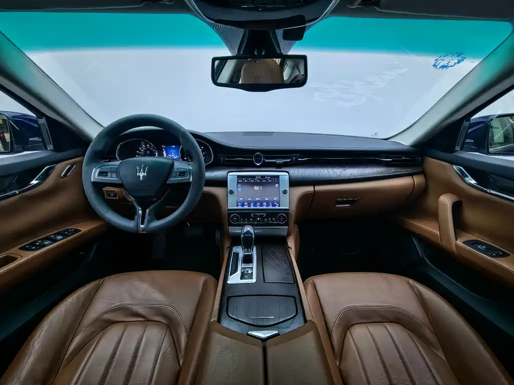 Maserati Quattroporte 2015 — фото 12