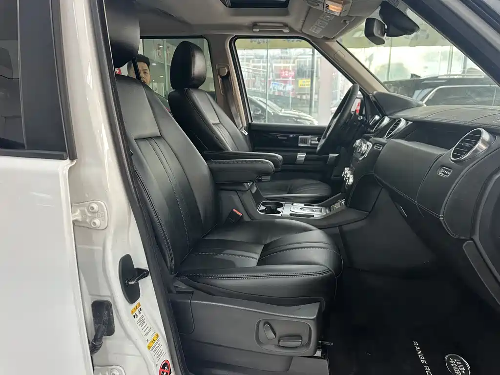 Land Rover Discovery 2014 — фото 24