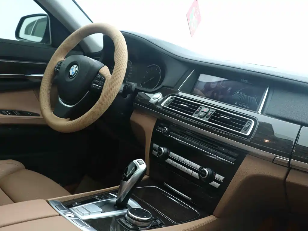 BMW 7 Series 2014 — фото 9