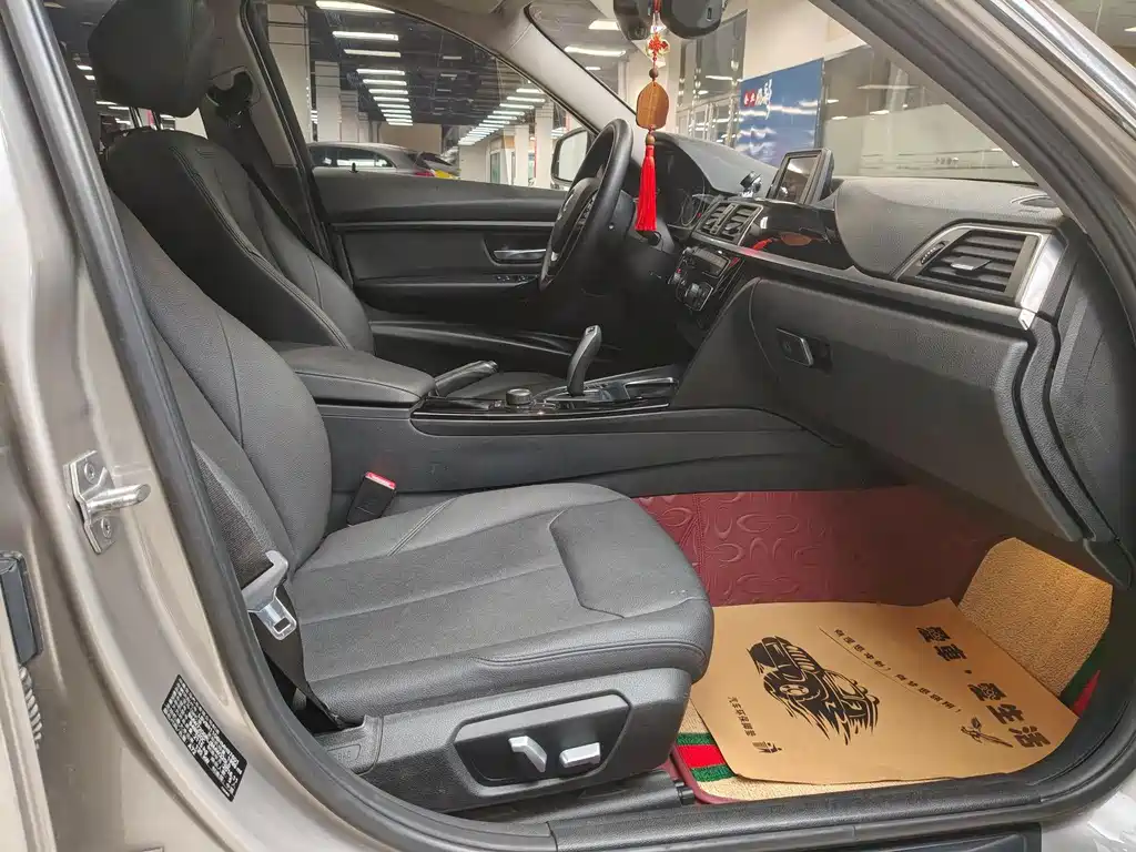 BMW 3 Series 2017 — фото 12