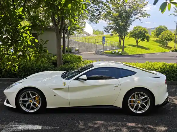 Ferrari F12berlinetta 2015