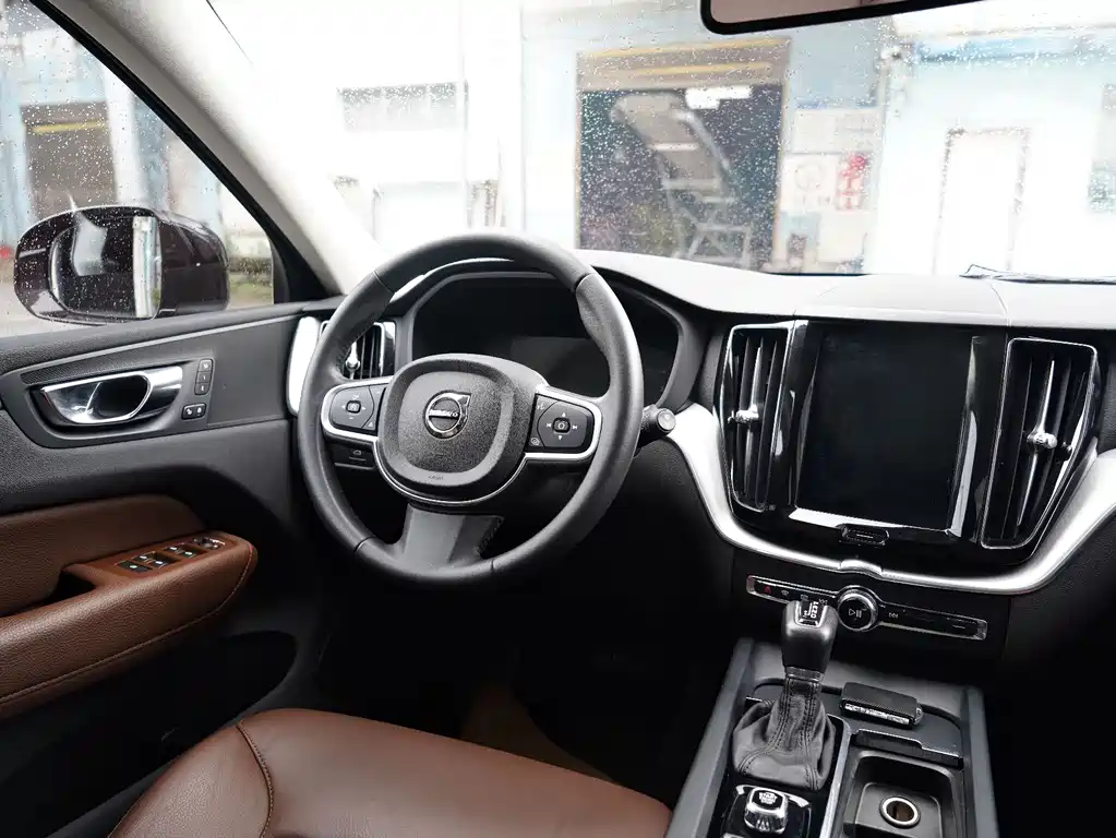 Volvo XC60 2019 — фото 14
