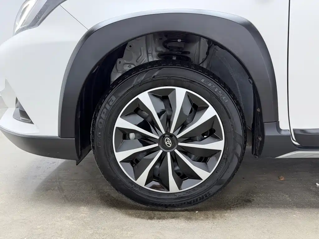 Toyota Yaris L 2022 — фото 23