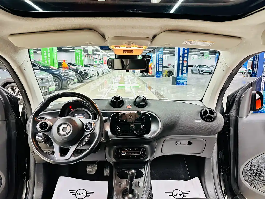 smart Fortwo 2018 — фото 19