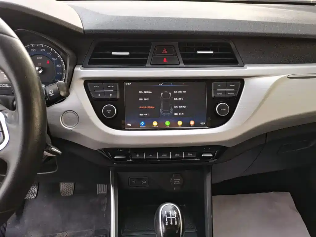 Geely Vision X3 2020 — фото 13