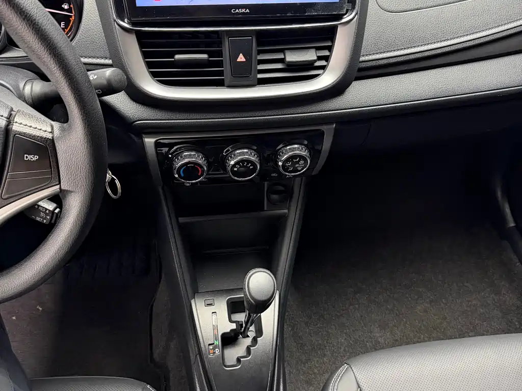 Toyota Yaris L 2022 — фото 9
