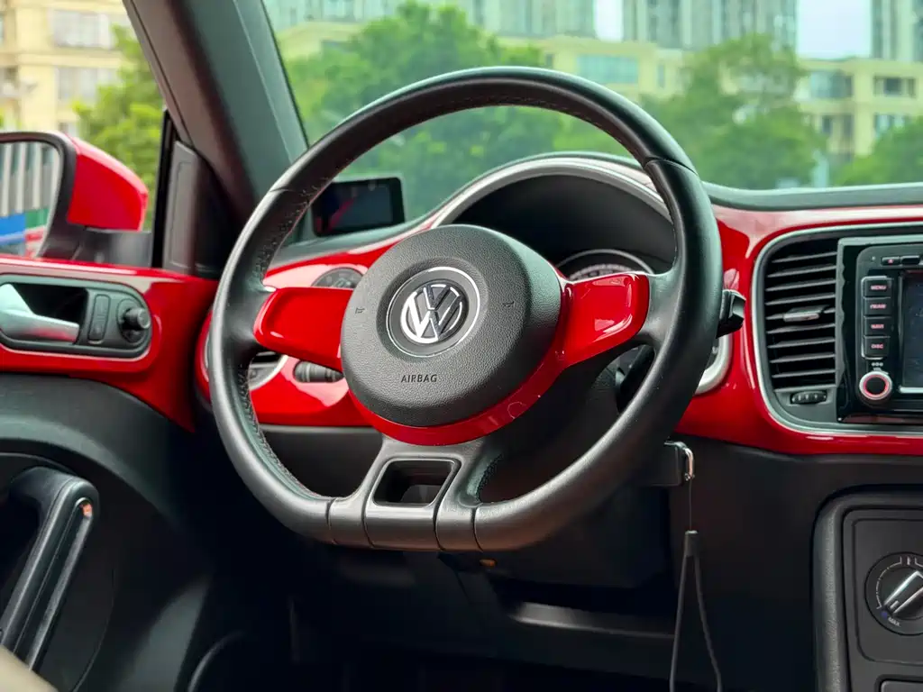 Volkswagen Beetle 2015 — фото 10