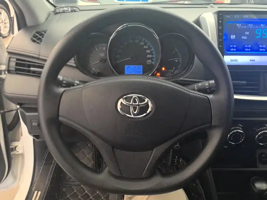 Toyota Yaris L 2019 — фото 15
