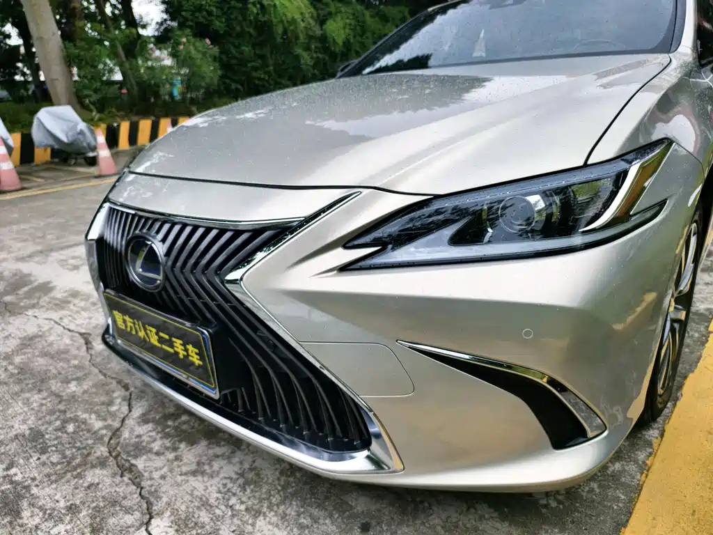 Lexus ES 2019 — фото 9