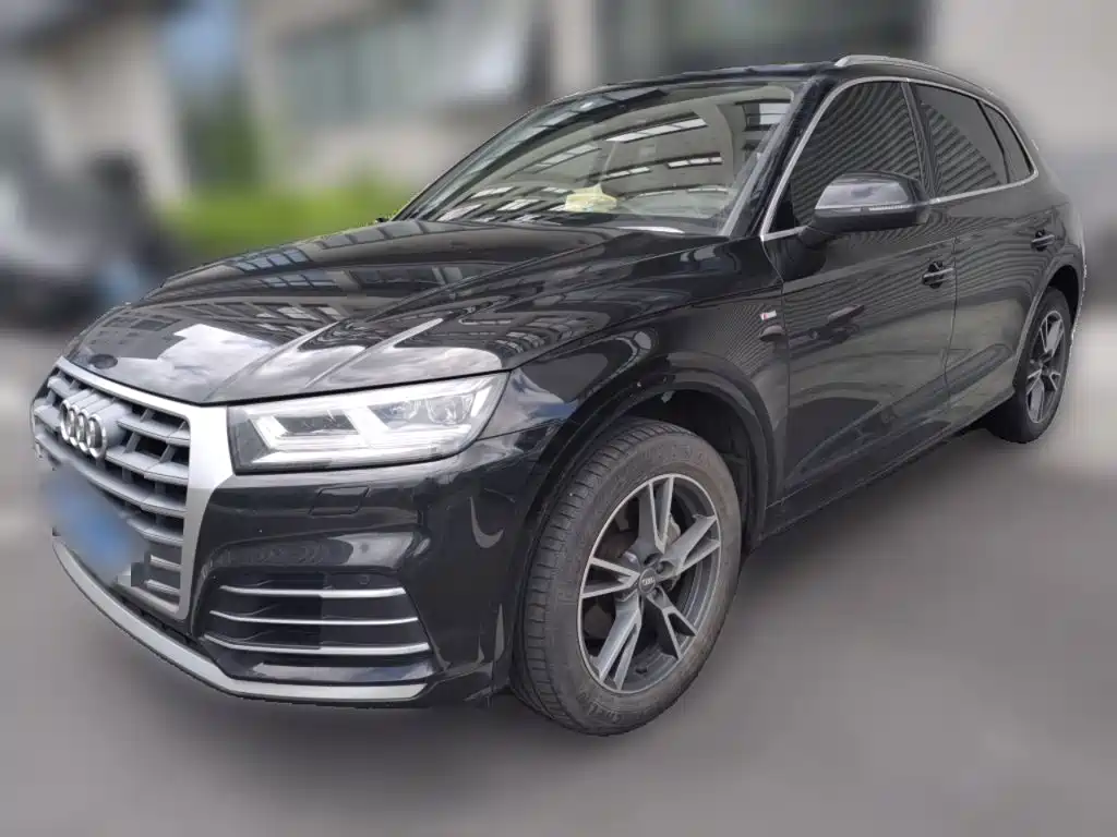 Audi Q5L 2020 — фото 1