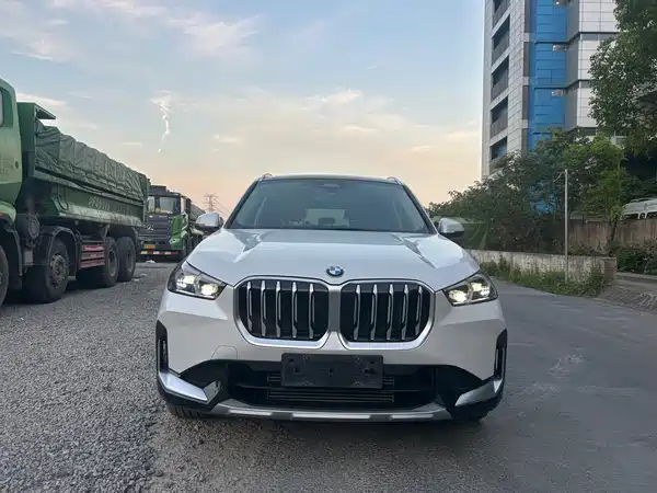 BMW iX1 2024