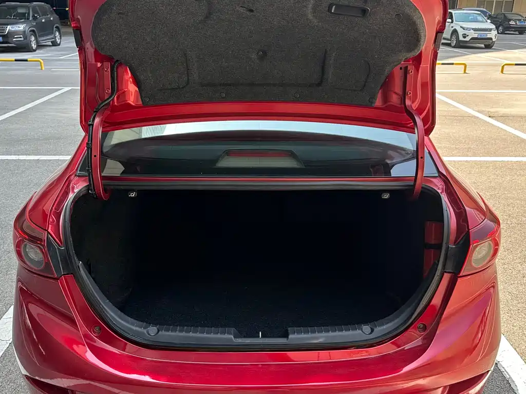 Mazda 3 Axela 2016 — фото 12