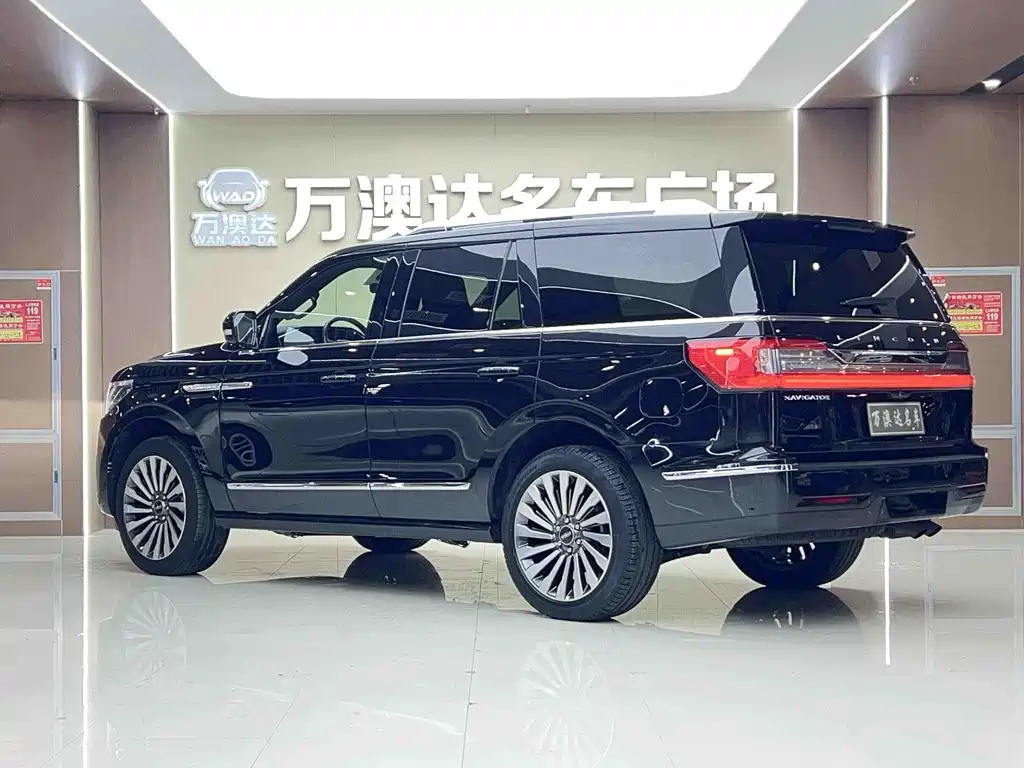Lincoln Navigator 2022 — фото 15