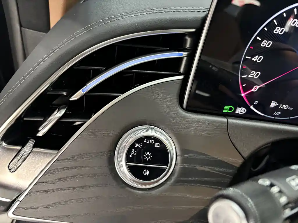 Mercedes-Benz E-Class 2025 — фото 12