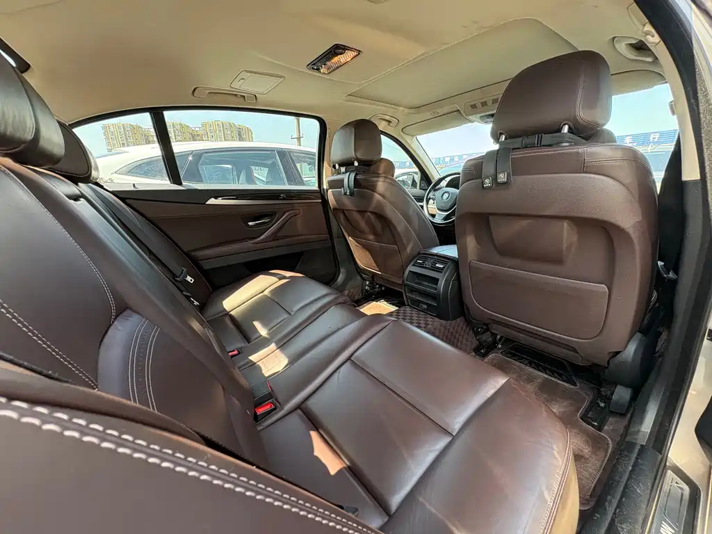 BMW 5 Series 2015 — фото 13