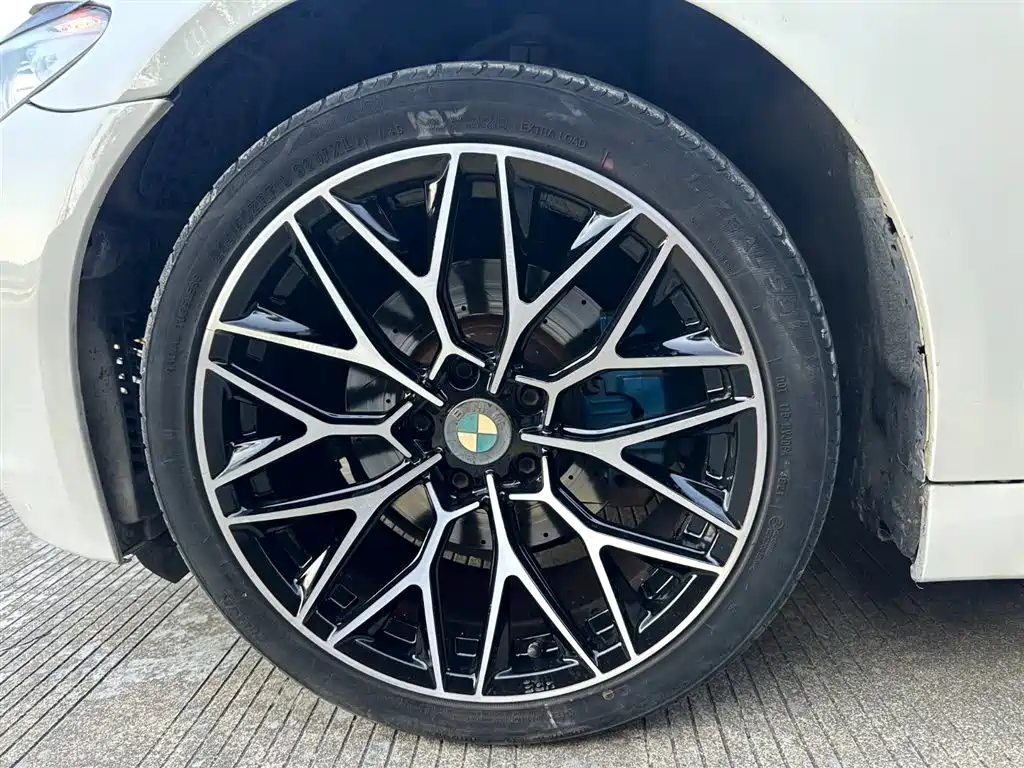 BMW 5 Series 2012 — фото 18