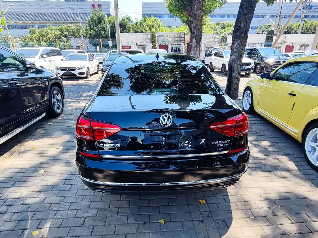 Volkswagen Passat 2017 — фото 14