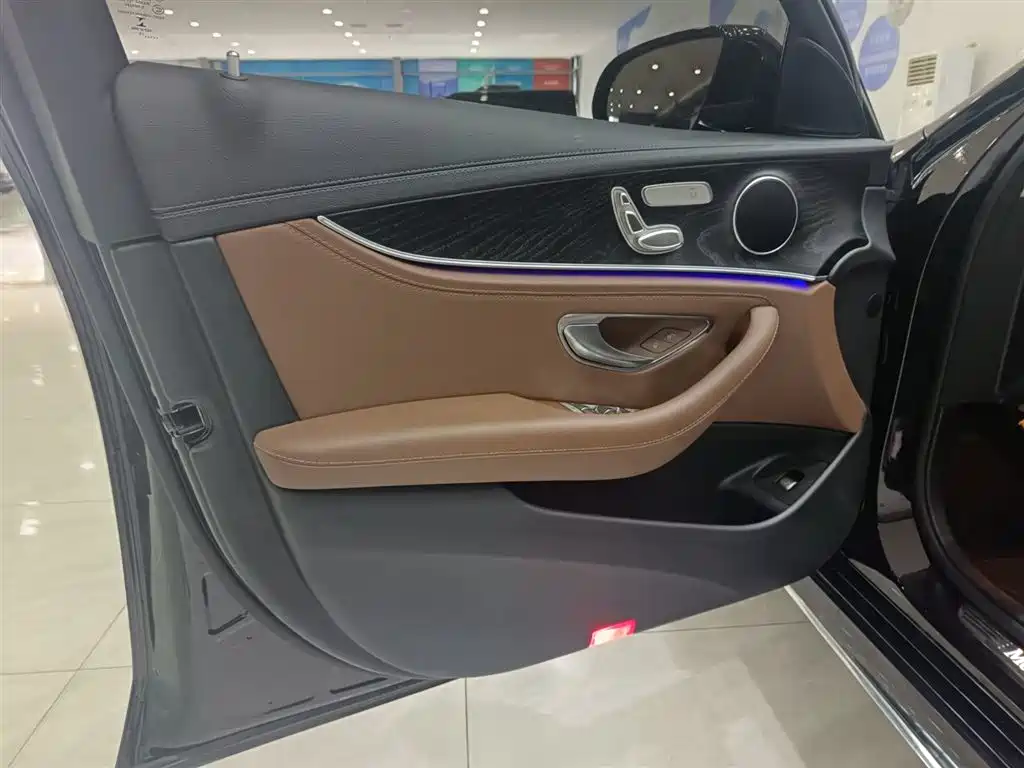 Mercedes-Benz E-Class 2019 — фото 14