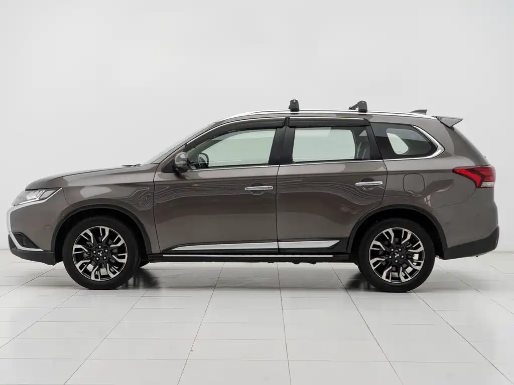 Mitsubishi Outlander 2019 — фото 3