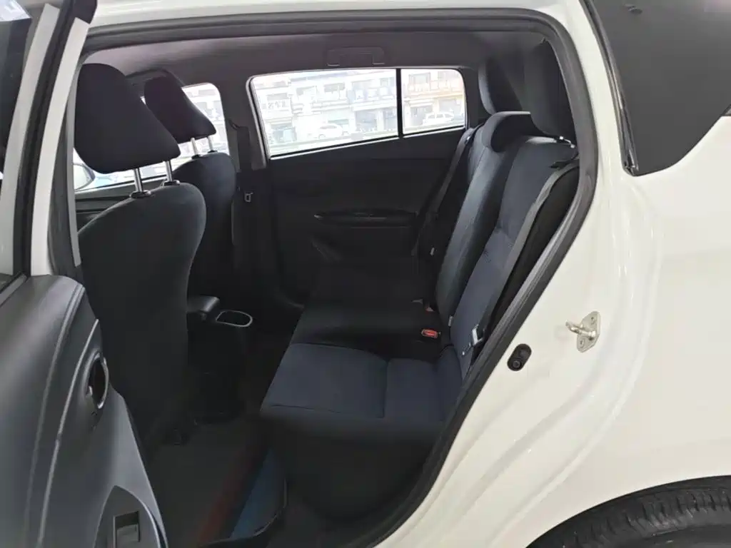 Toyota Yaris L 2017 — фото 17