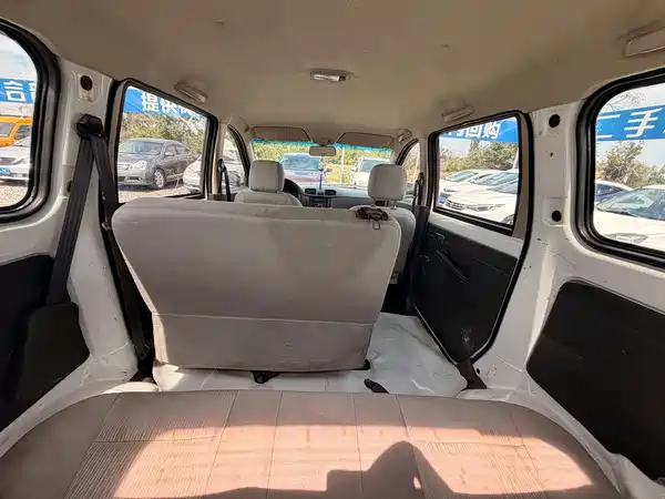 Wuling Hongguang 2015