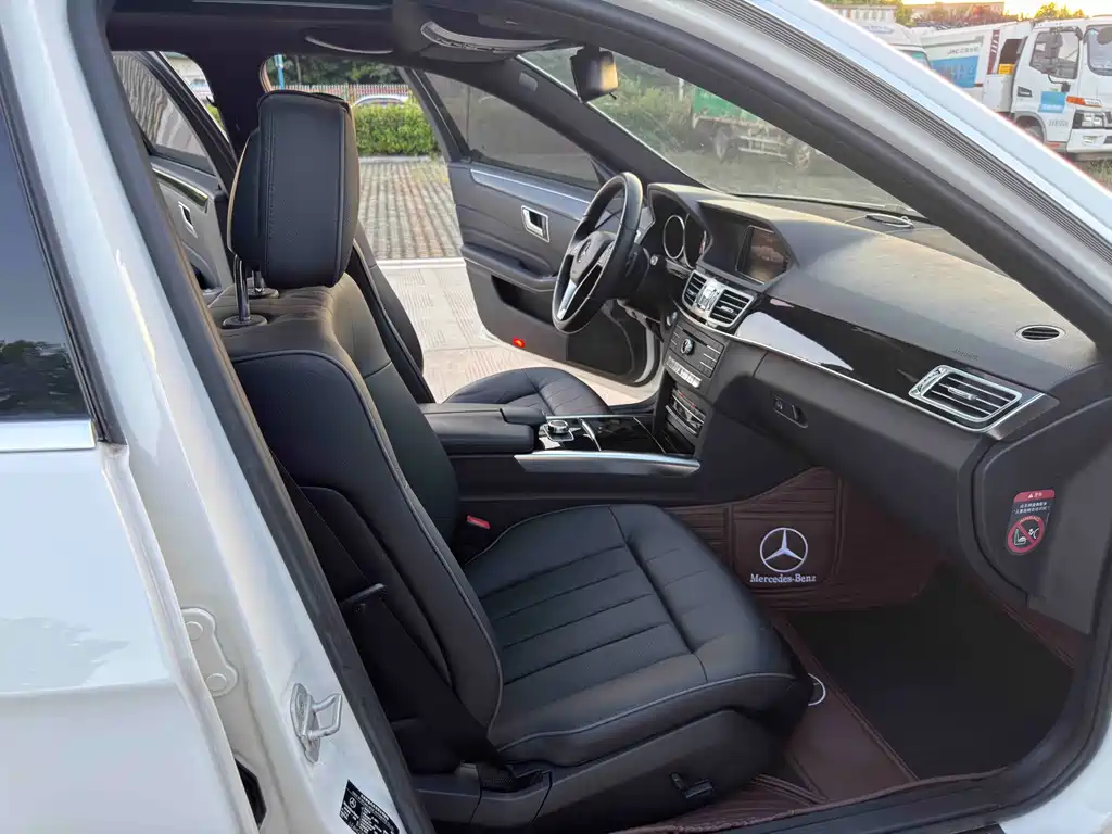 Mercedes-Benz E-Class 2015 — фото 11