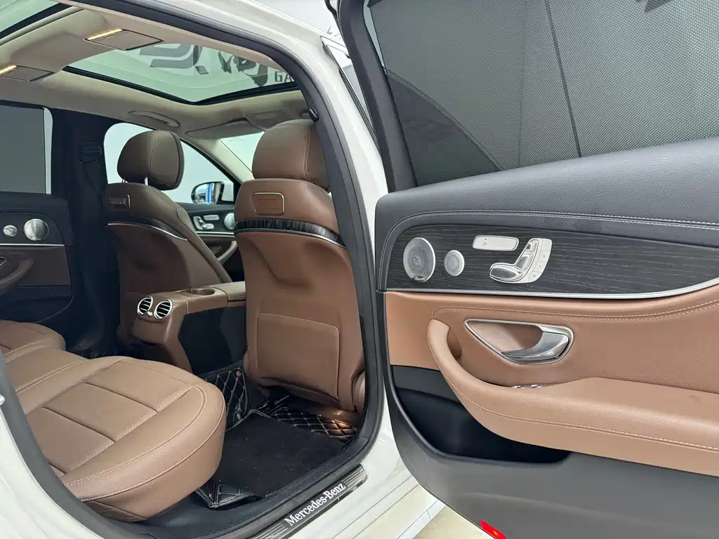 Mercedes-Benz E-Class 2020 — фото 13