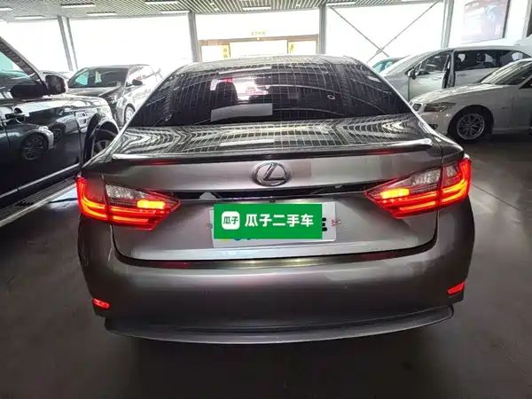 Lexus ES 2018