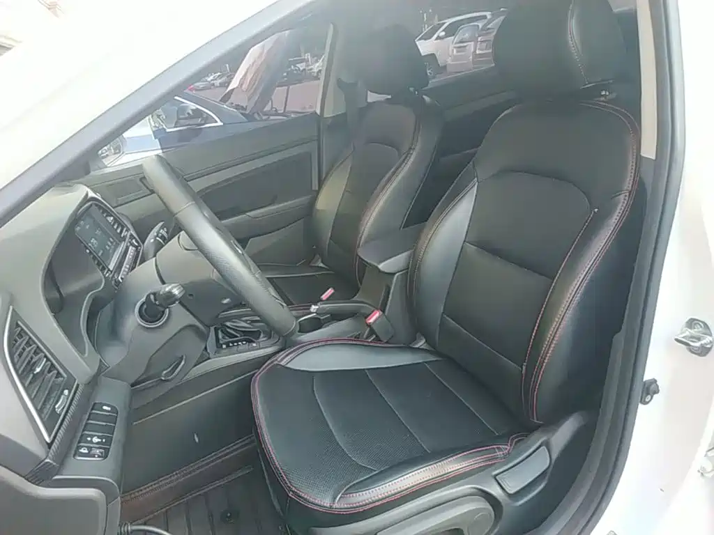 Hyundai Elantra 2018 — фото 15