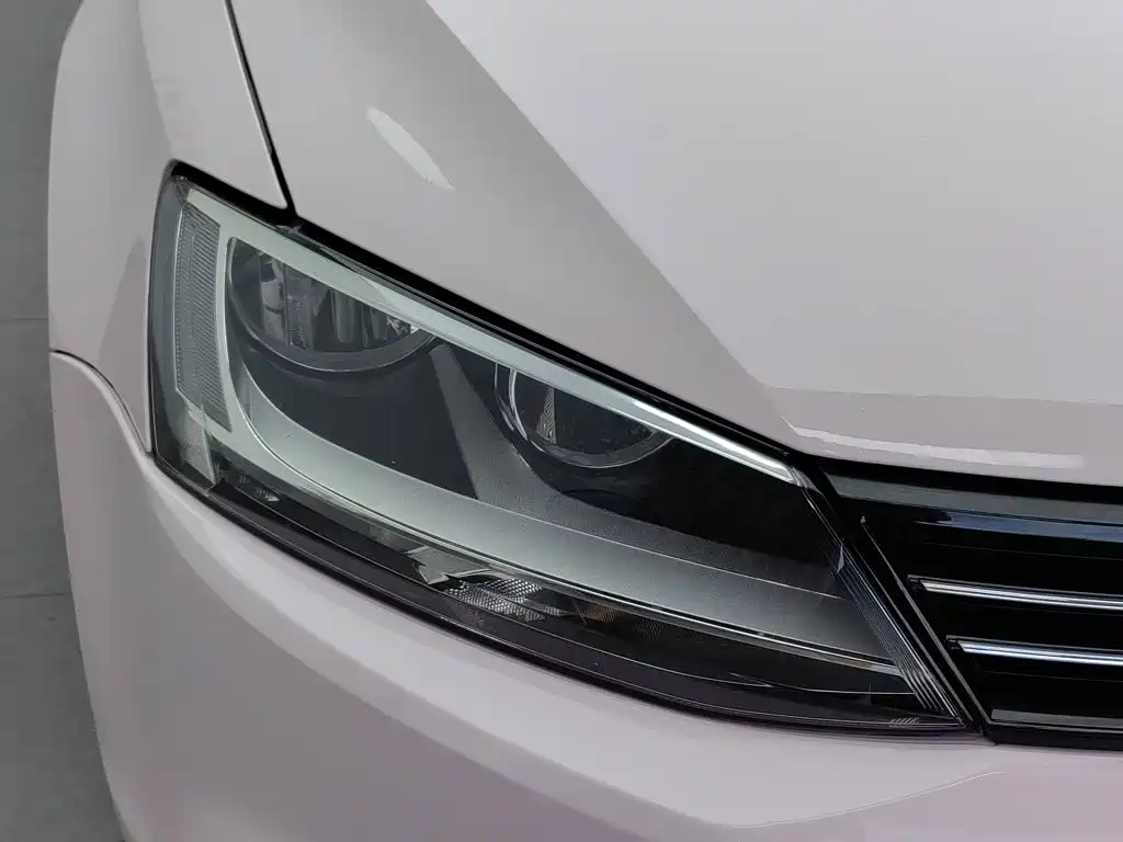 Volkswagen Sagitar 2015