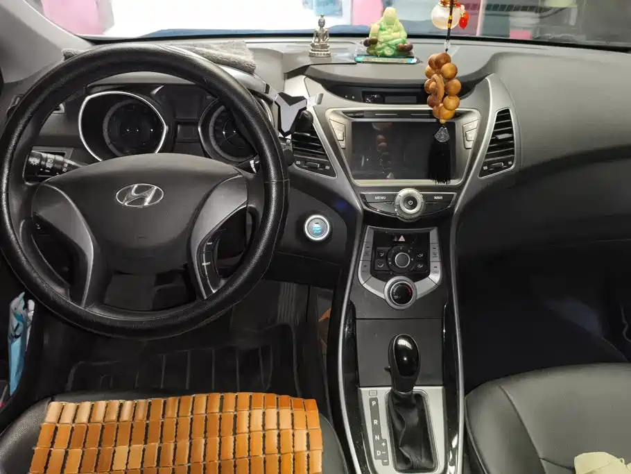 Hyundai Elantra Langdong 2015 — фото 12