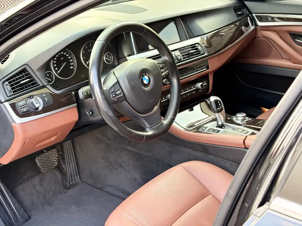 BMW 5 Series 2017 — фото 6