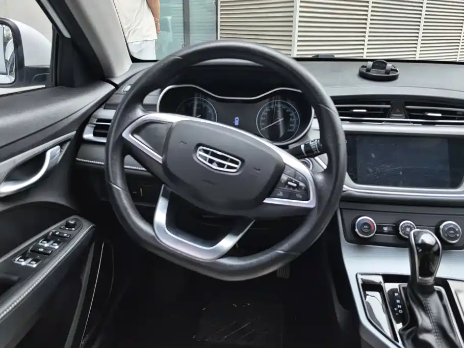 Geely Emgrand 2022 — фото 15